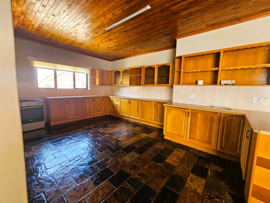 5 Bedroom Property for Sale in Stilbaai Wes Western Cape